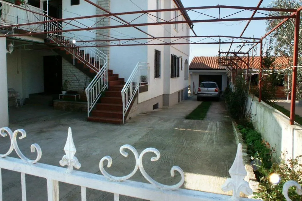Apartments With A Parking Space Peroj, Fazana - 2234 0*, Peroj